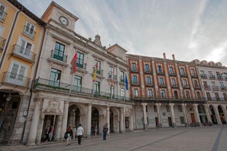 Imagen El Ayuntamiento de Burgos recuerda las bonificaciones del IBI para familias numerosas, con descuentos de hasta el 90%
