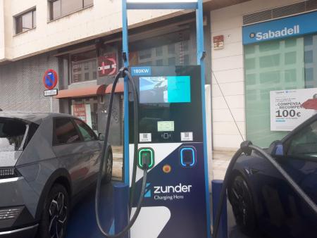 Imagen 20/10/2022 EL AYUNTAMIENTO PONE EN MARCHA 11 ESTACIONES ACCESIBLES DE RECARGA ELÉCTRICA ULTRAPÁPIDA EN LA CIUDAD DE BURGOS
