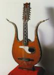 4. GUITARRA LIRA