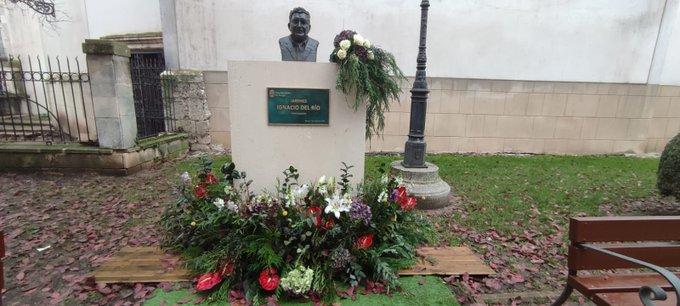 Imagen 10/12/2022 DESCUBRIMIENTO DE LA PLACA CONMEMORATIVA EN LOS JARDINES IGNACIO DEL RÍO