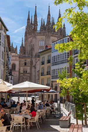 12/06/2023 Burgos muestra su Semana Santa en Sevilla para atraer turismo cultural y religioso