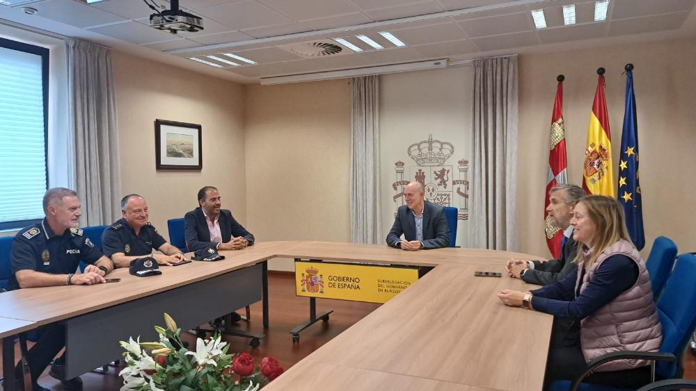 Imagen 13/09/2023 Reunión entre Subdelegación de Gobierno, UBU, Policía Nacional y Local de Burgos para evitar novatadas y botellones