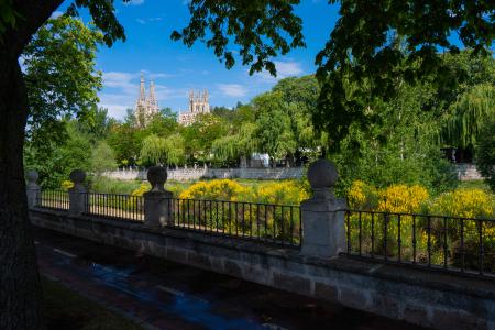 Imagen El Espolón, la ciudad y el río